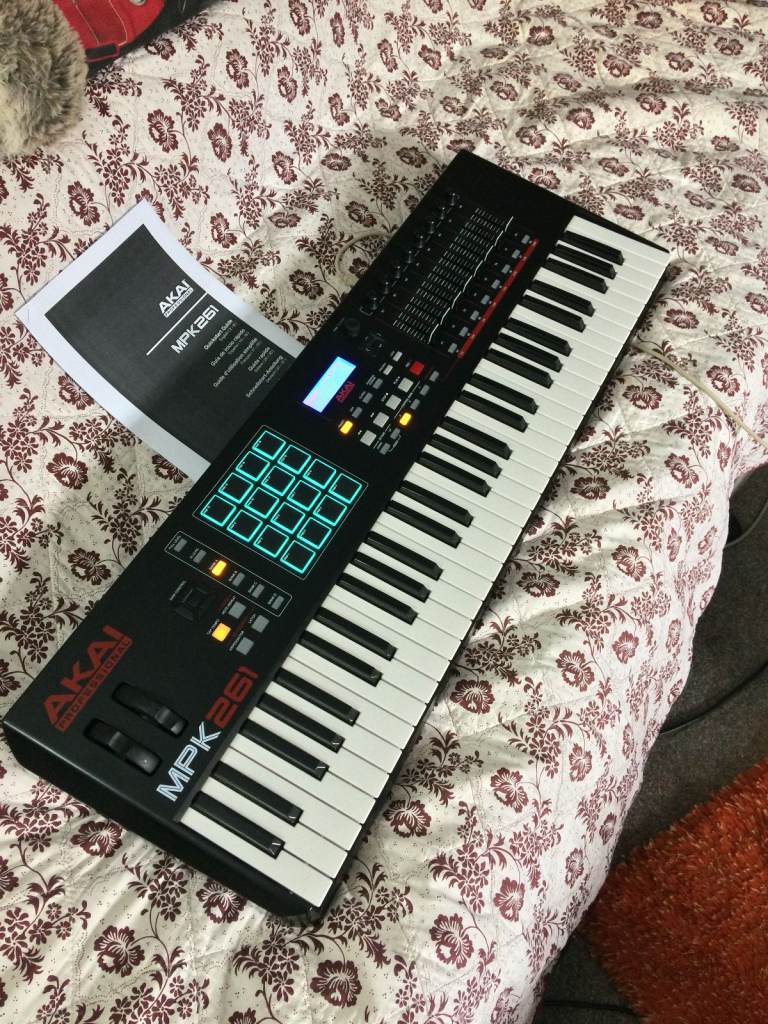 AKAI Professional MPK 261 Master Controller Keyboard