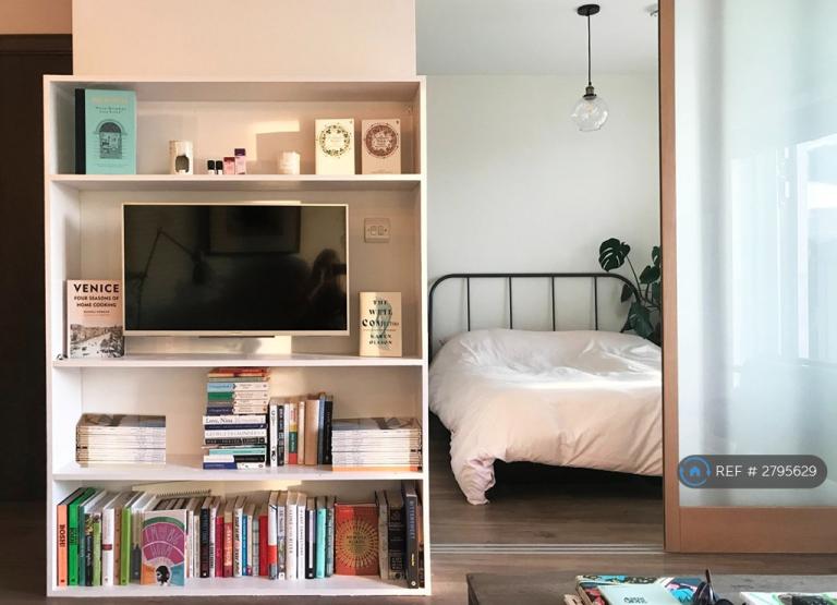 1 bedroom flat in Chelsea Creek, London - Fulham, SW6 (1 bed) (#2795629)