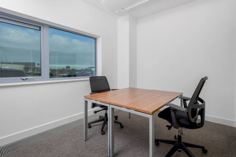Havant - PO9 1HS \ Small Office Space for 1 Person
