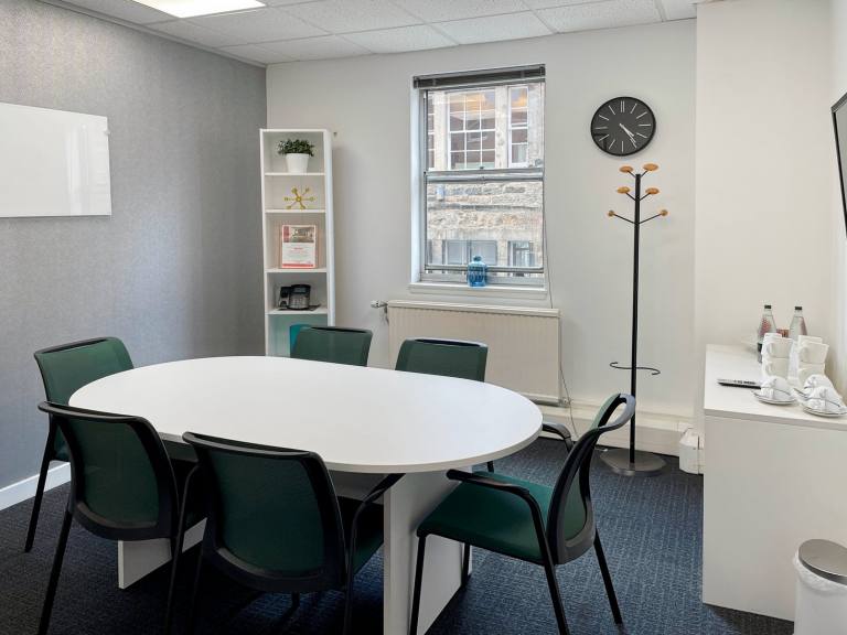 Edinburgh - EH2 3ES \ Flexible Office Space for 4 Workstations