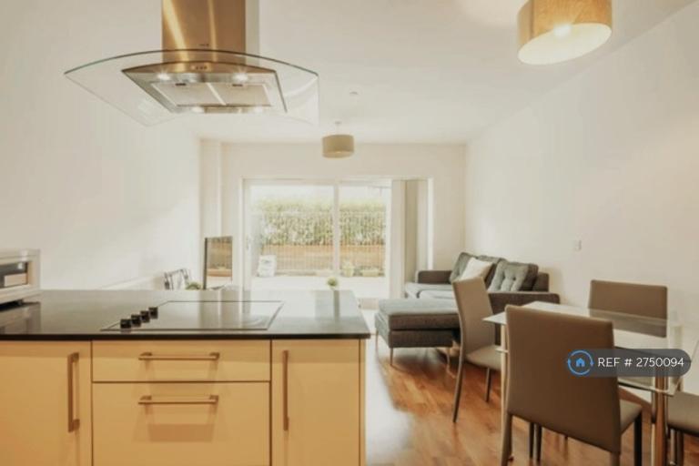 2 bedroom flat in Flamsteed Close, Cambridge, CB1 (2 bed) (#2750094)