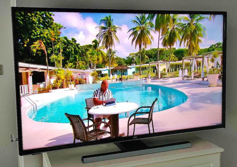 43" JVC SMART FIRE 4K ULTRA HD SLIM WIFI HDR LED APPS TV FREEVIEW RC STAND NEW CONDITION- DELIVERY