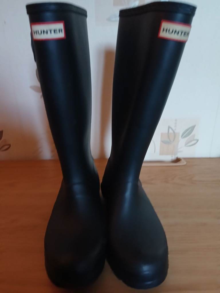 New genuine Hunter wellys. Size 4
