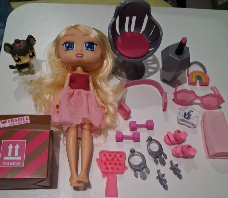  Cute Doll with accessories 