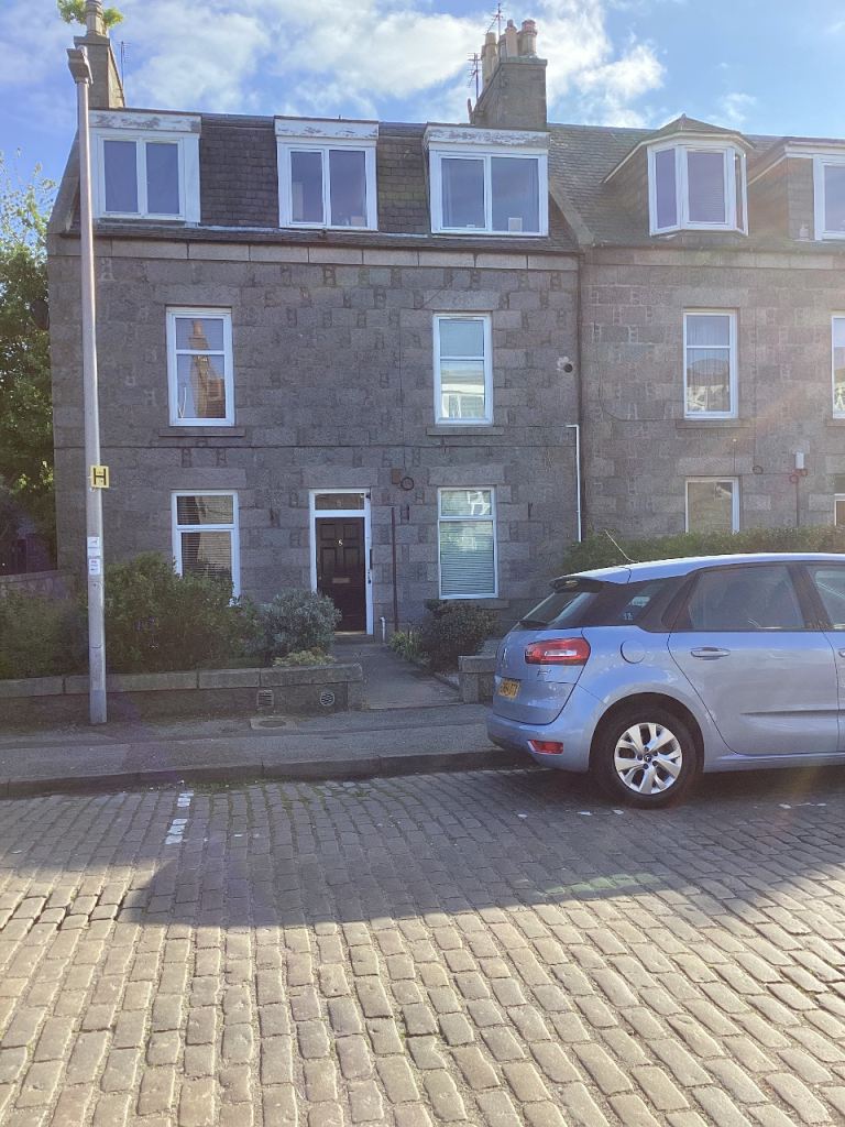 Allan Street . One bed fully furnished first floor flat.