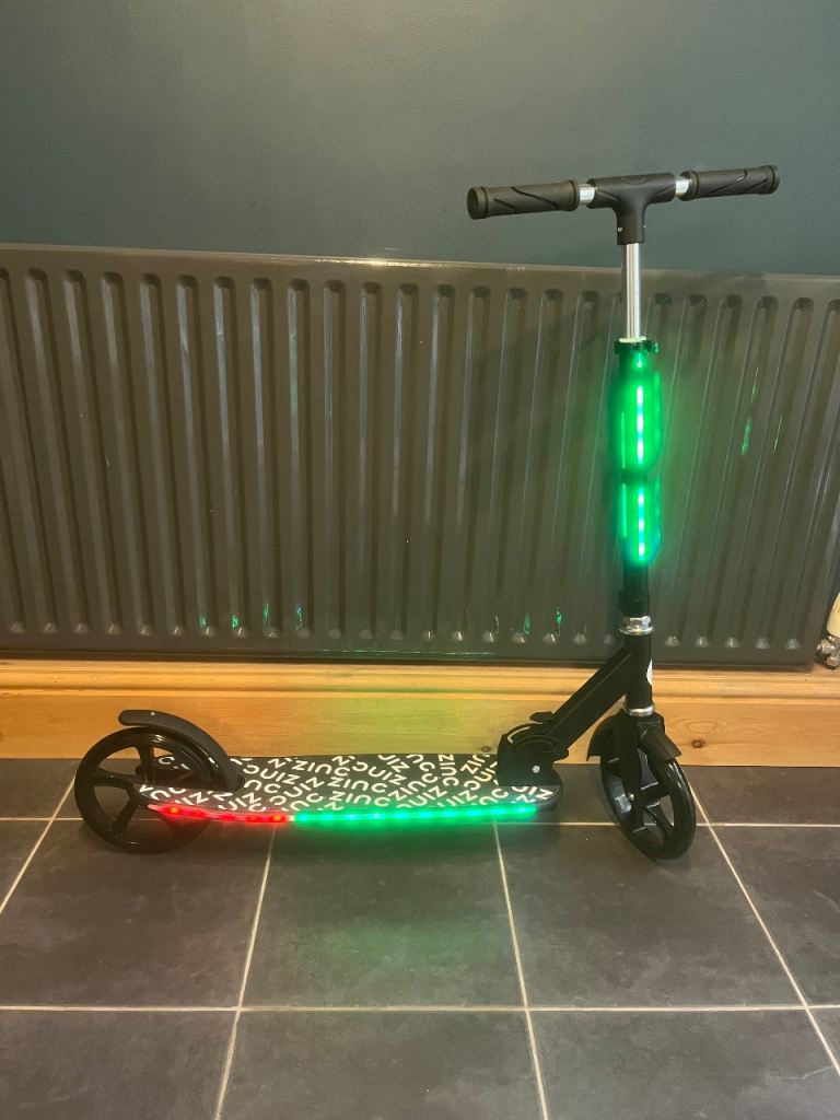 Zinc Big Wheeled Light Up Folding Scooter Brillz Brand New No Box