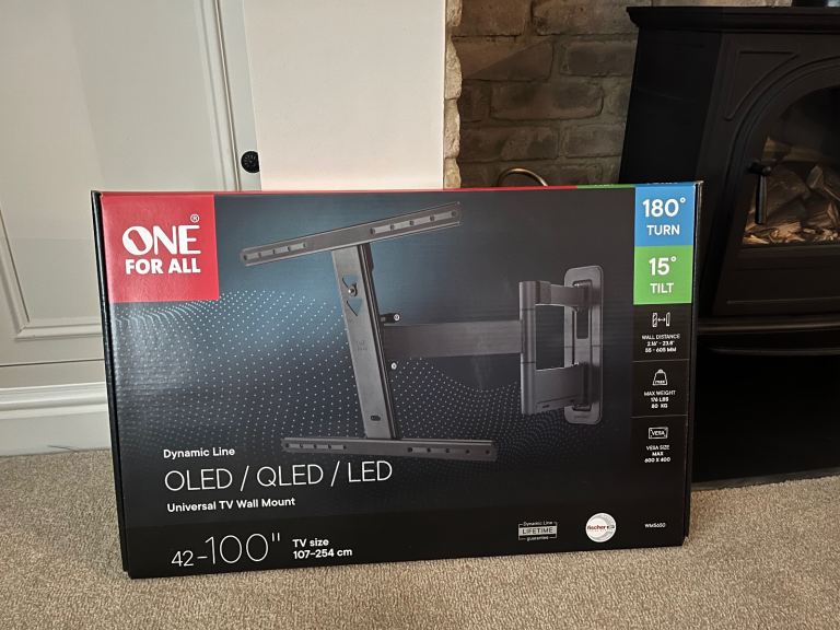 Oled turn and tilt universal tv wall mount 