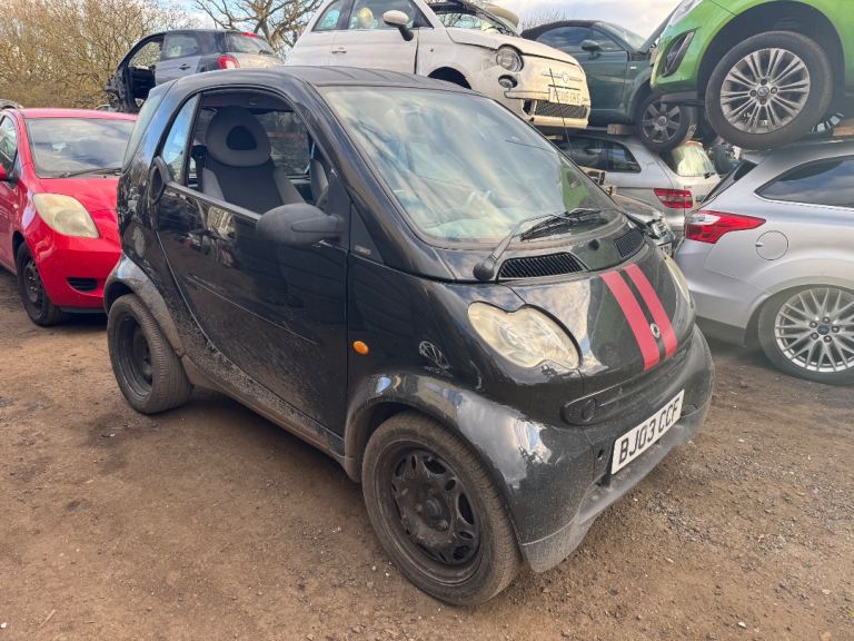 Smart Fortwo 700cc turbo 2003 black BREAKING FOR PARTS 