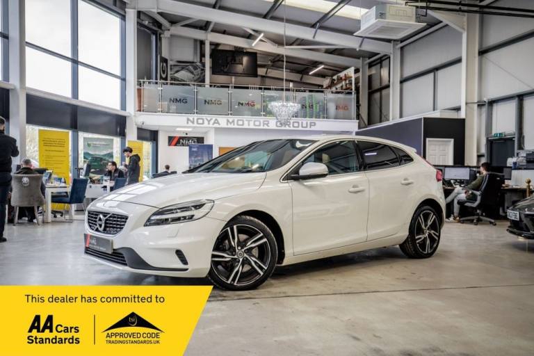 2017 Volvo V40 2.0 D2 R-Design Pro Hatchback 5dr Diesel Auto Euro 6 (s/s) (120 ps) Hatchback Dies...