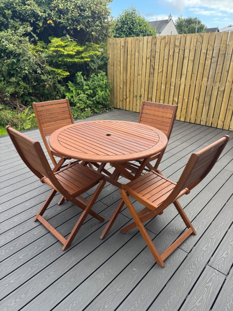 Wooden Garden Patio Table and 4 Folding Chairs Set – Good Condition