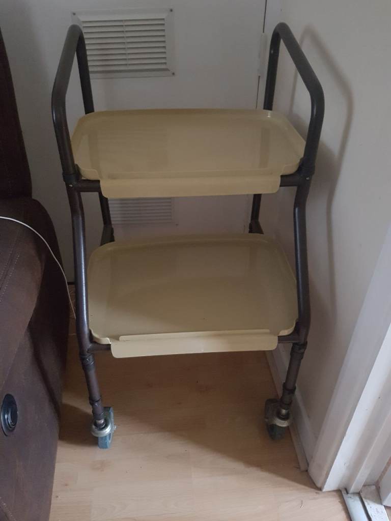 Mobility table on wheels