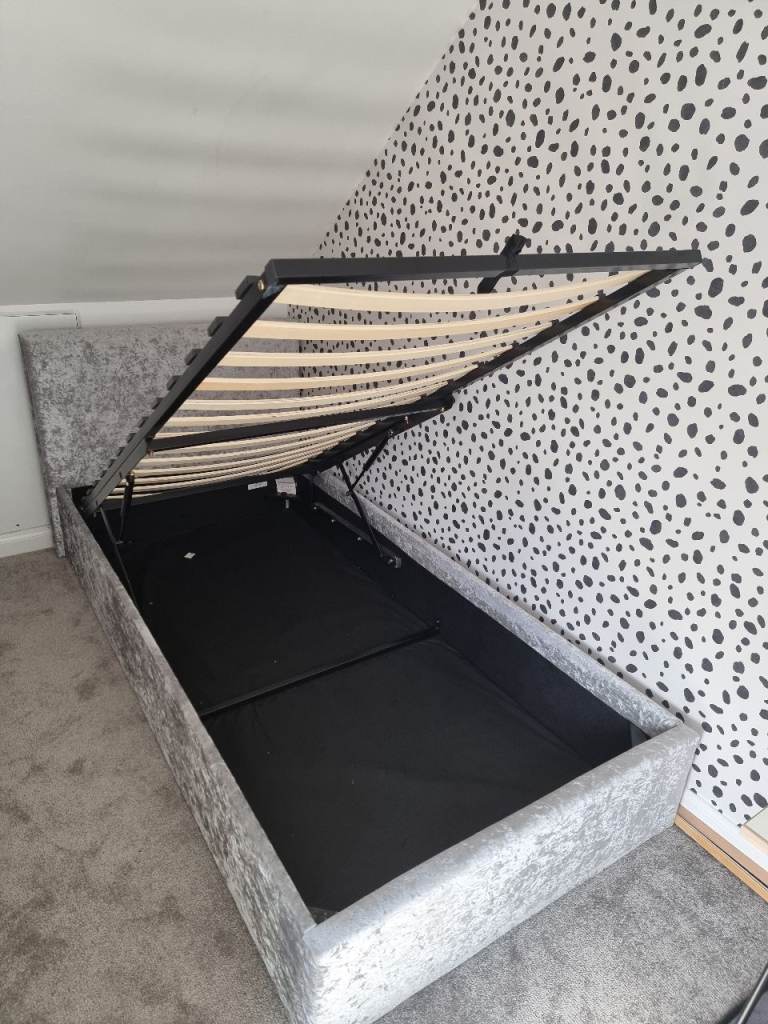 Silver crushed velvet ottoman bed (single)