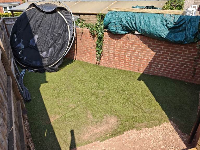 FREE Artificial Grassl – Good Condition, 6.5m x 4m