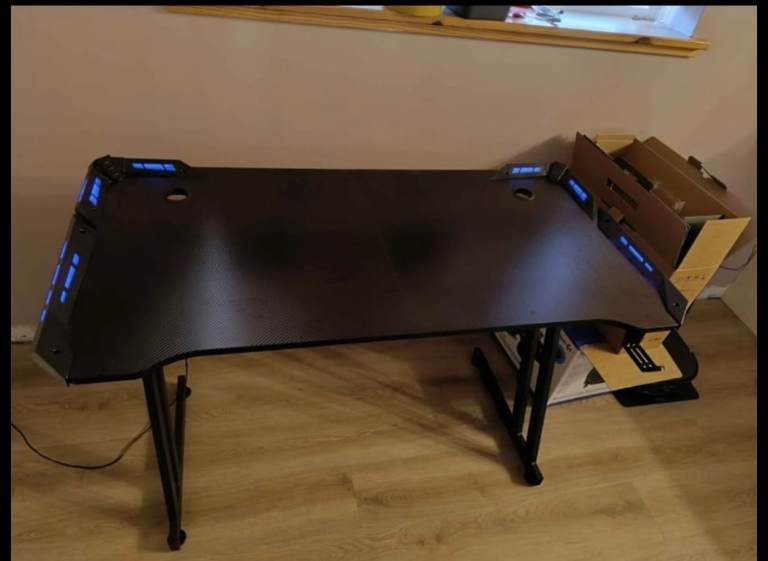 Gaming desk 