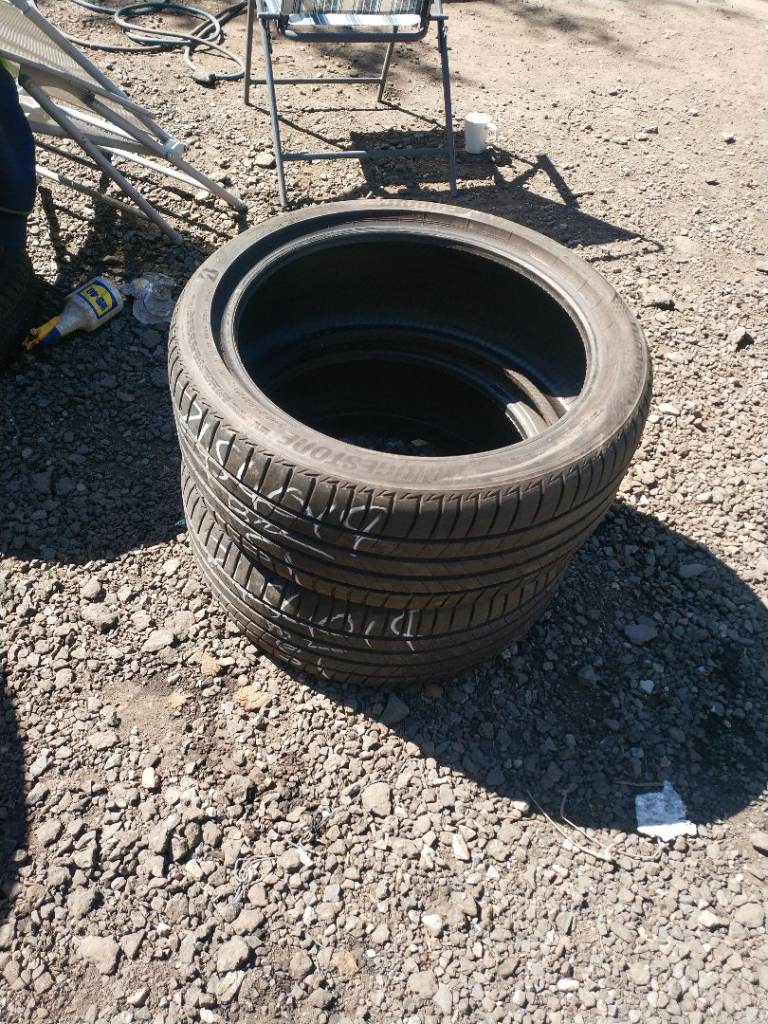 245 40 19 PART WORN TYRES BRIDGESTONE MATCHING PAIR NEARLY NEW TIRES