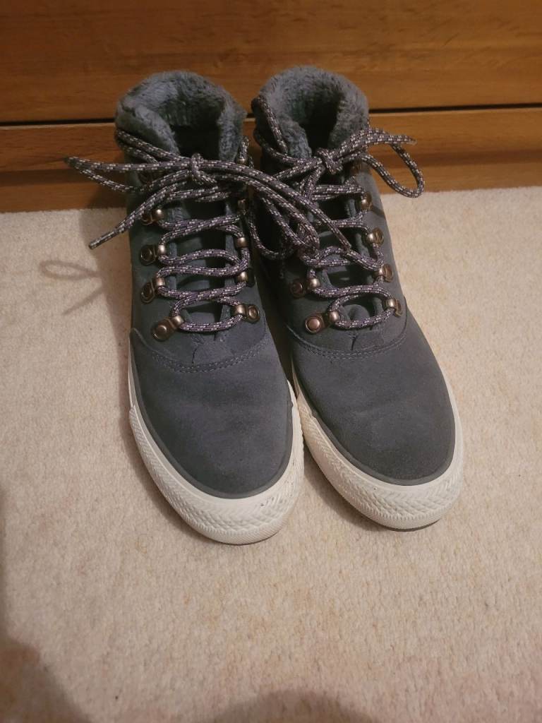 Ladies converse boots size 4
