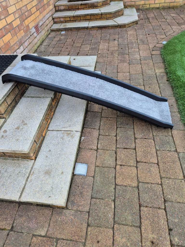 Folding dog ramp