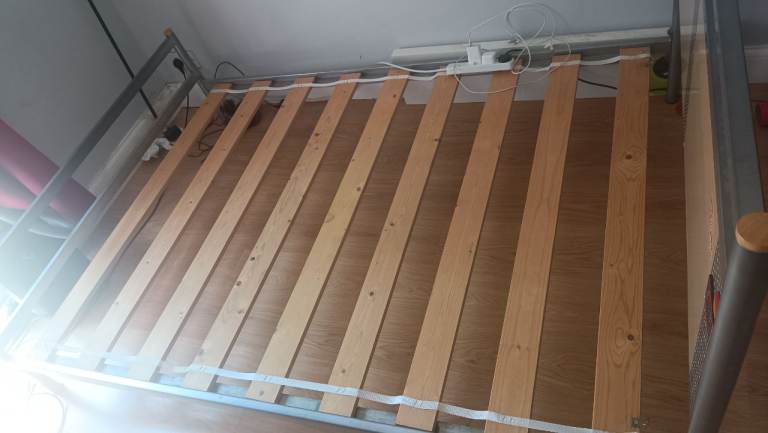 Metal Double bed Frame with Wooden Slats – Good Condition