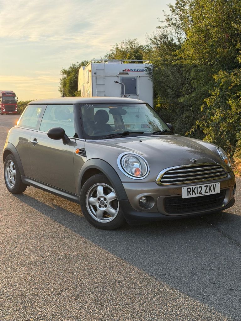MINI One Hatch 2012