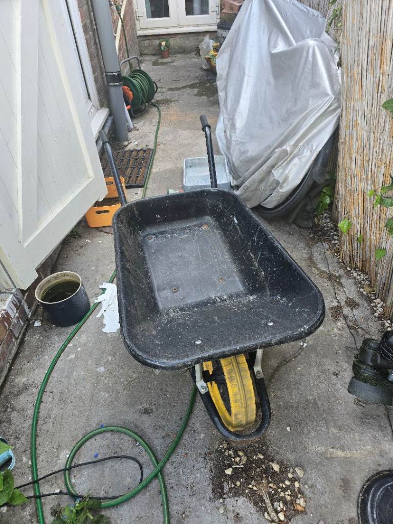 Sturdy wheel barrow 