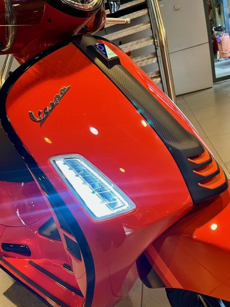 VESPA GTS 300 SUPERSPORT - 1400 MILES - 1 OWNER - EXTREMELY TIDY - EURO 5