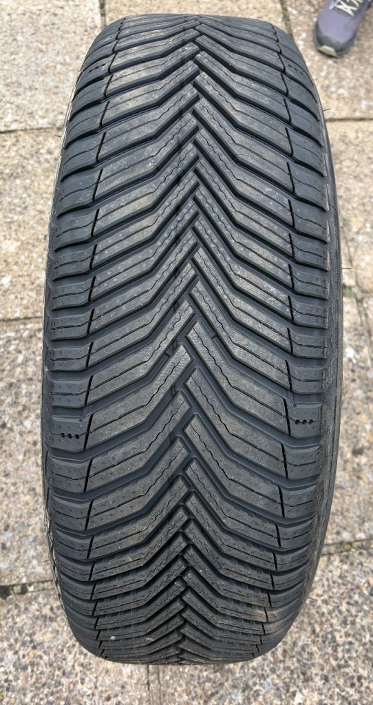 1 x Michelin Cross Climate 2 Tyre 225/60 R18 104W XL - New (manufactured 2025)