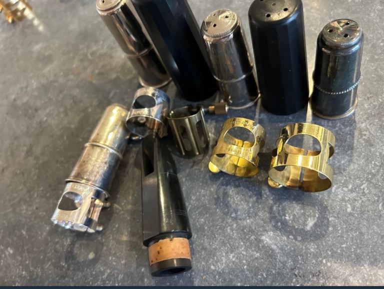 ALTO SAXOPHONE MOUTHPIECE AMD CLARINET LIGATURES AND CAPS