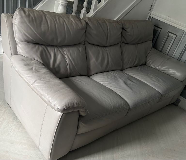free leather sofas 2x 3 seater sofas and a arm chair 