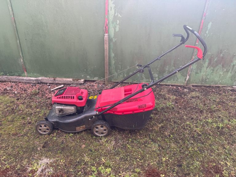 Mountfield SP 470 petrol self propelled lawnmower, in really good condition, no rust on the body.