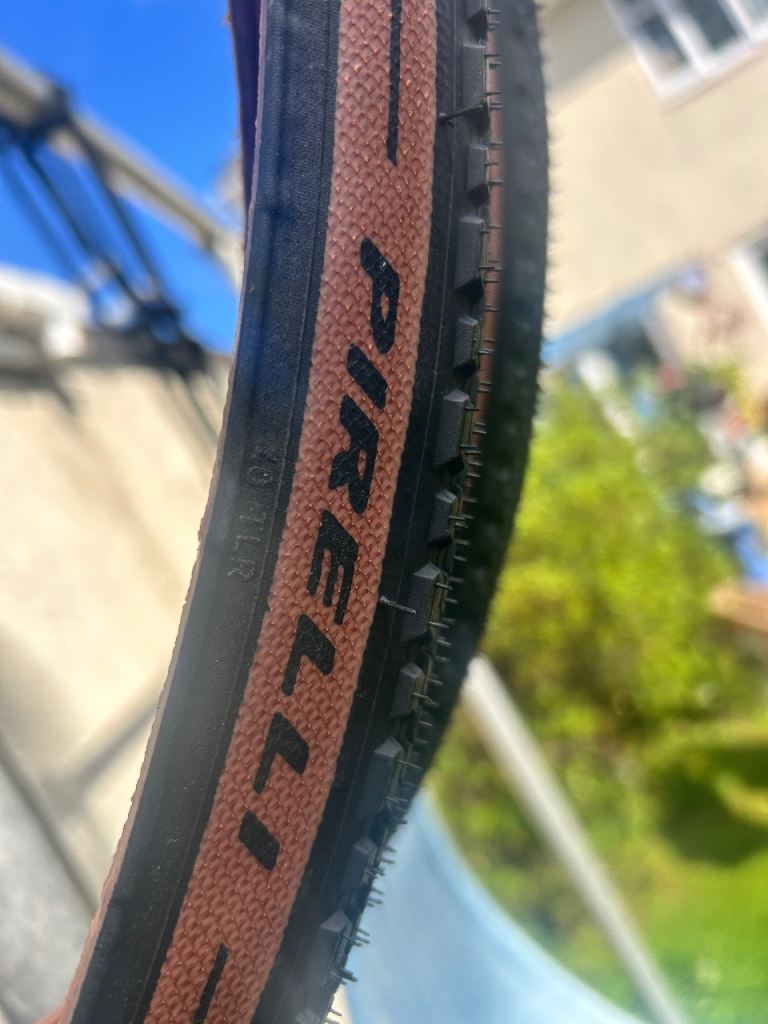 Pirelli Cinturato Gravel Tyres 700x40C Tan Wall - Brand New
