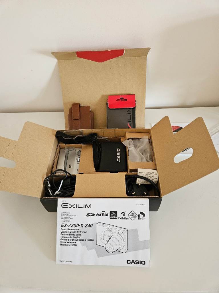 CASIO EXILIM ZOOM CAMERA