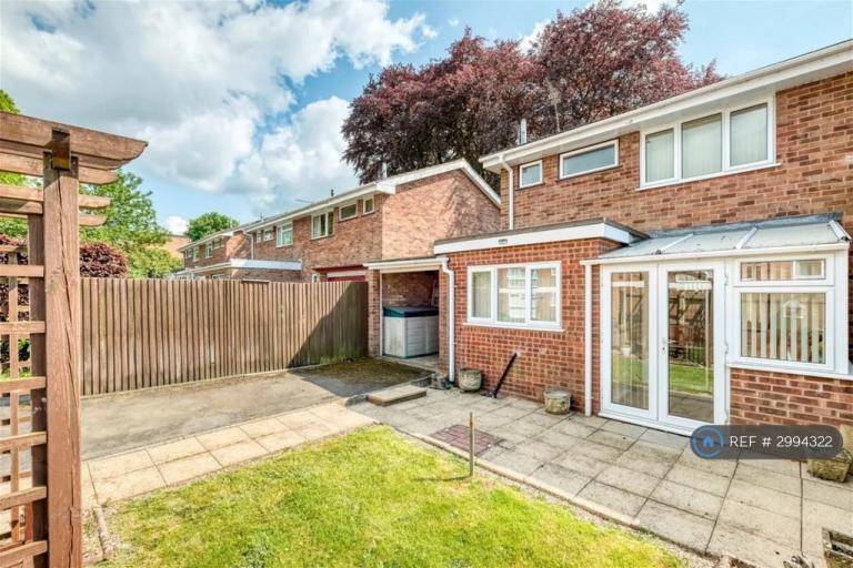 3 bedroom house in Woodend Close, Redditch, B97 (3 bed) (#2994322)
