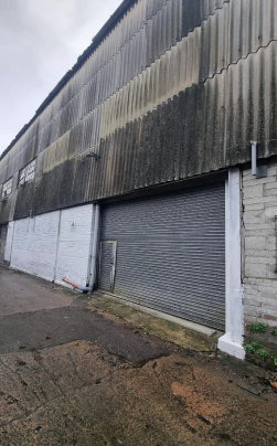 Industrial Unit to Let over 2 floors approx 4000 sq ft Roller Shutter Front BS16