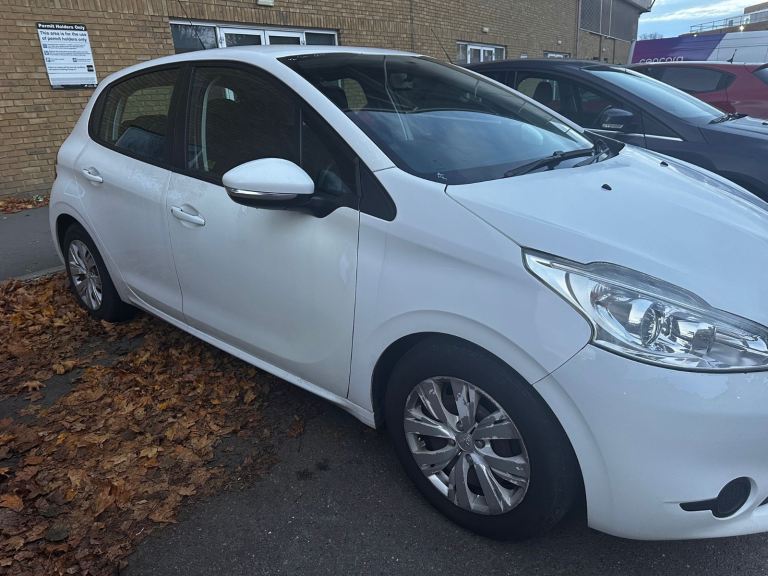 Peugeot, 208, Hatchback, 2014, Manual, 1199 (cc), 5 doors