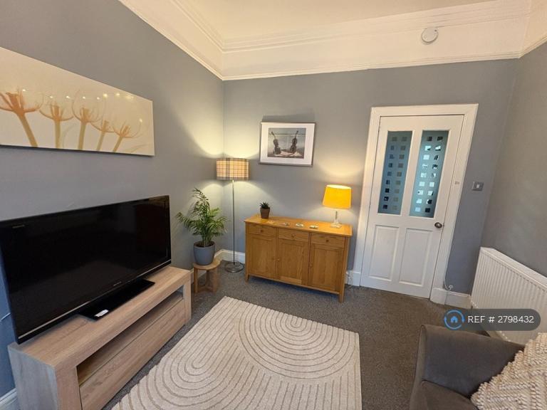 1 bedroom flat in Thornwood Avenue, Glasgow, G11 (1 bed) (#2798432)