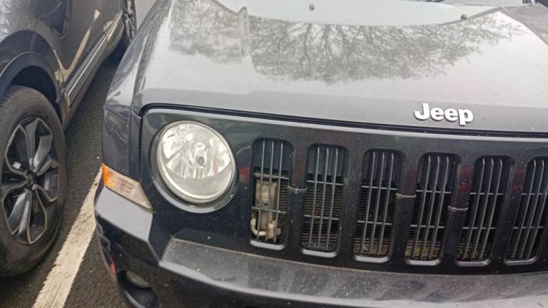 Black Jeep Patriot for sale 2010