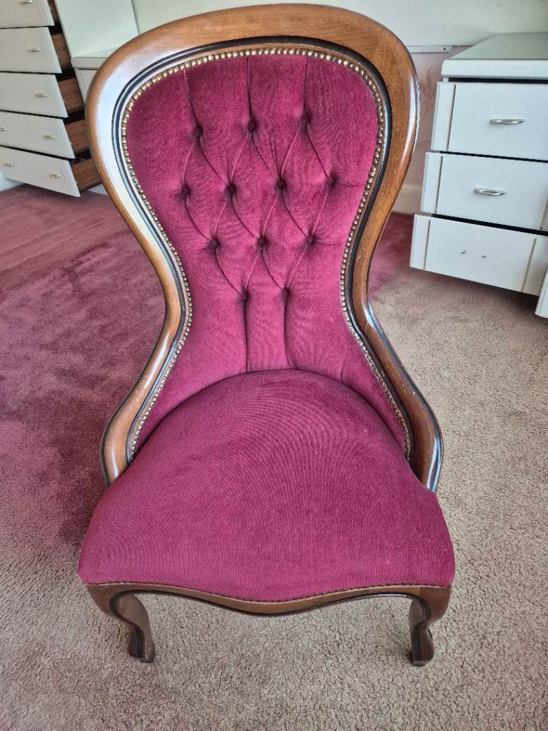 Vintage Maroon Velvet Tufted Side Chair – Wooden Frame