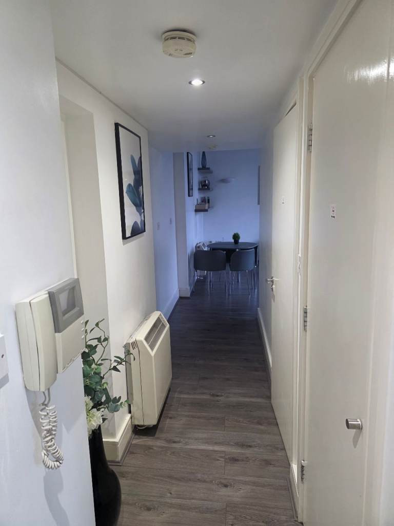 Spacious 1-Bed City Centre Flat | French Windows | Philarmonic Hall | £825 pcm