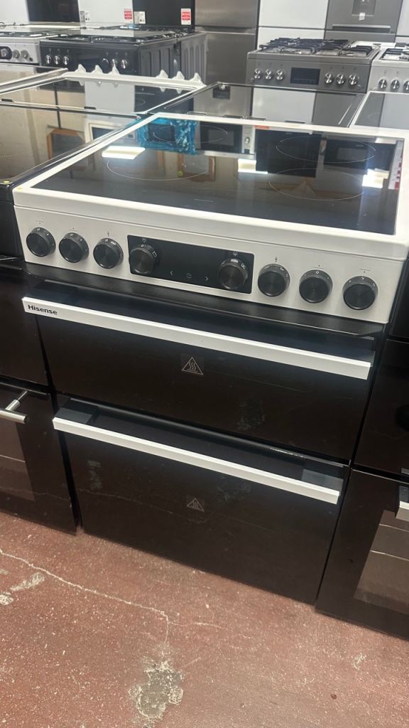 White Knight Freestanding Electric Cooker with Ceramic Hob - Black