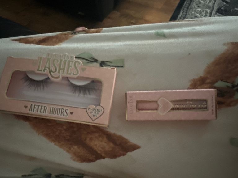 After Hours" Lashes With a free thing with it! Plouise Set!