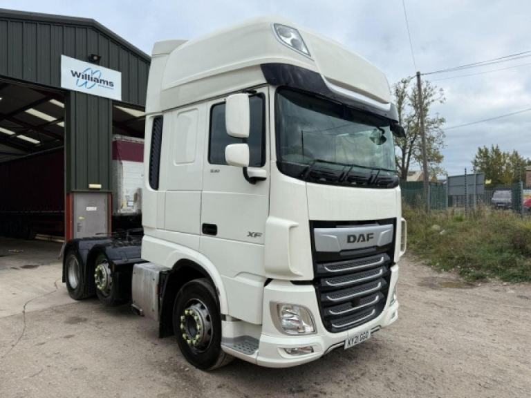 DAF XF 530 6x2 MID LIFT SLEEPER CAB TRACTOR UNIT