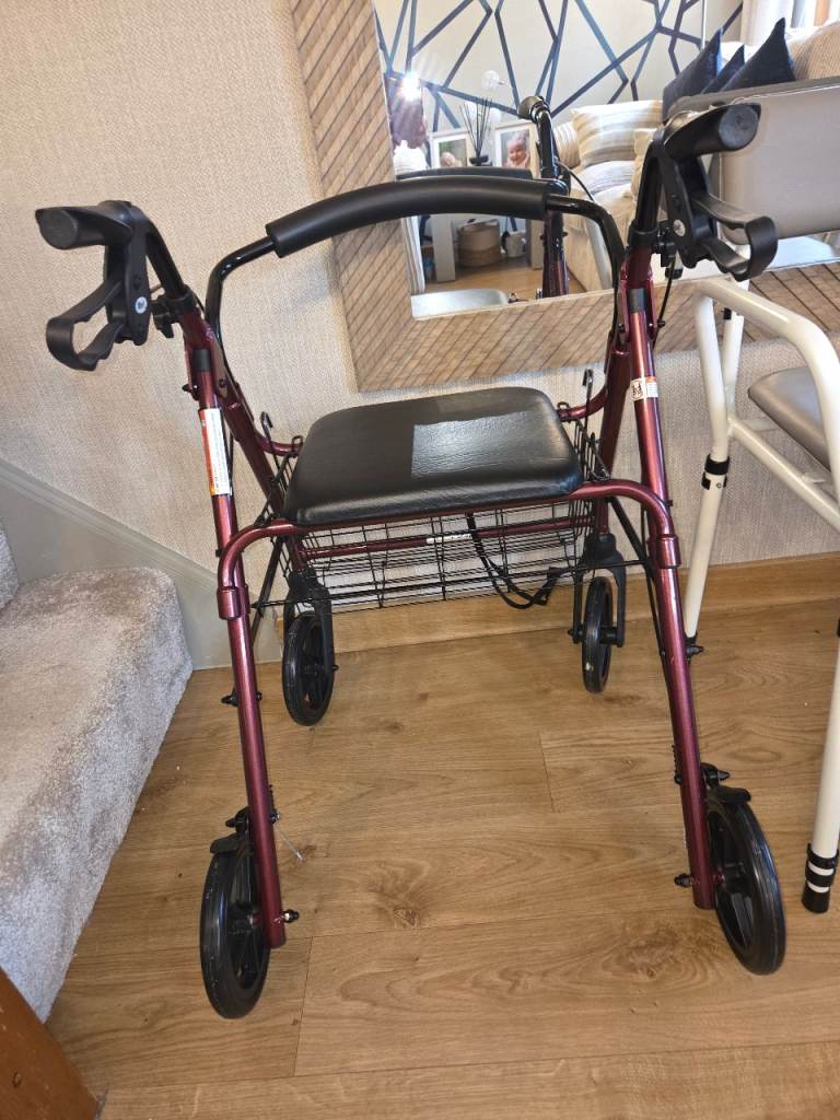 ROLATOR 4 WHEELED WITH BASKET AND SEAT