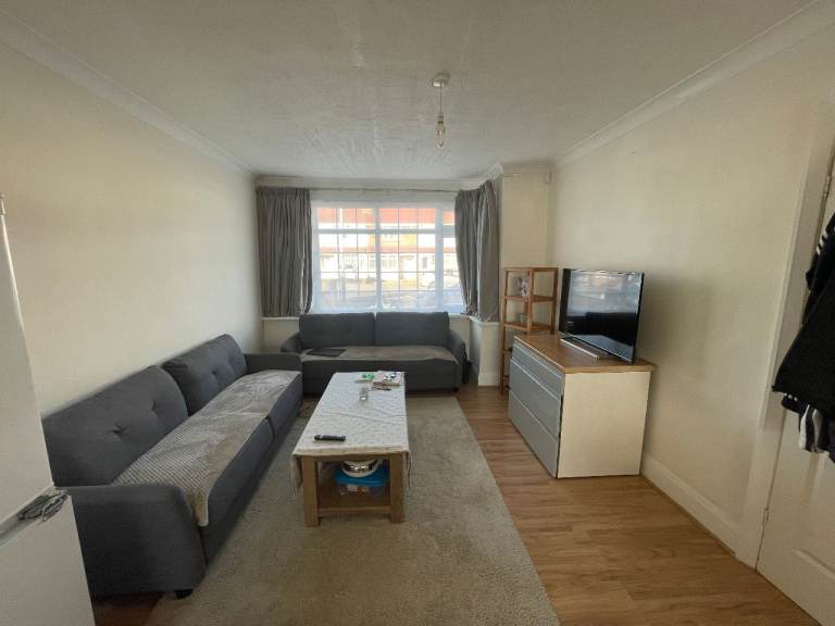 Extra Larga Double Room to Rent ideal for 3-4 occupiers