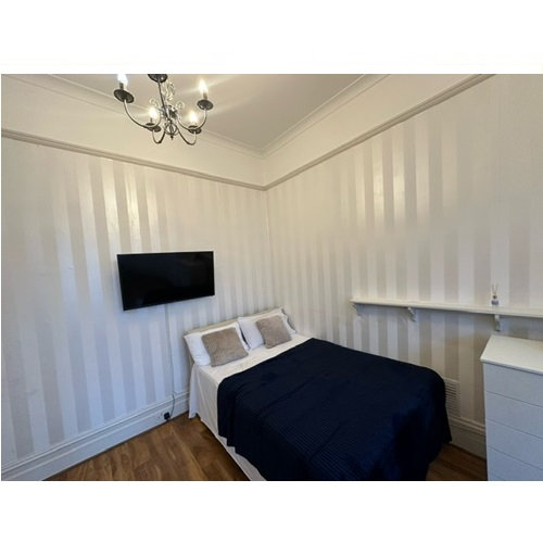 Double Semi-Studio * Matheson Road, West Kensington, W14 8SN * ALL BILLS INC