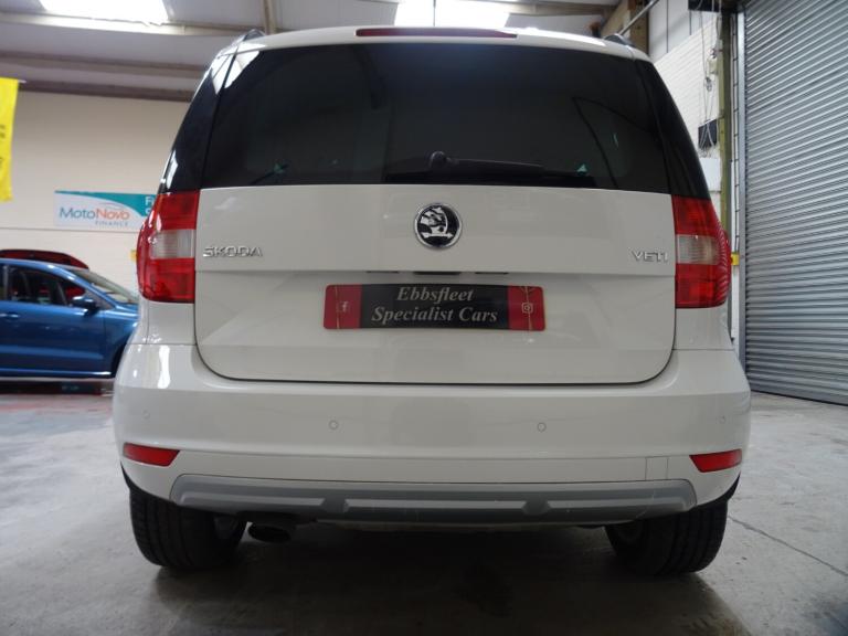 2015 Skoda Yeti 1.2 TSI 110 SE 5dr **ULTRA LOW MILEAGE*ONLY 9000 MILES FROM NEW** HATCHBACK Petro...