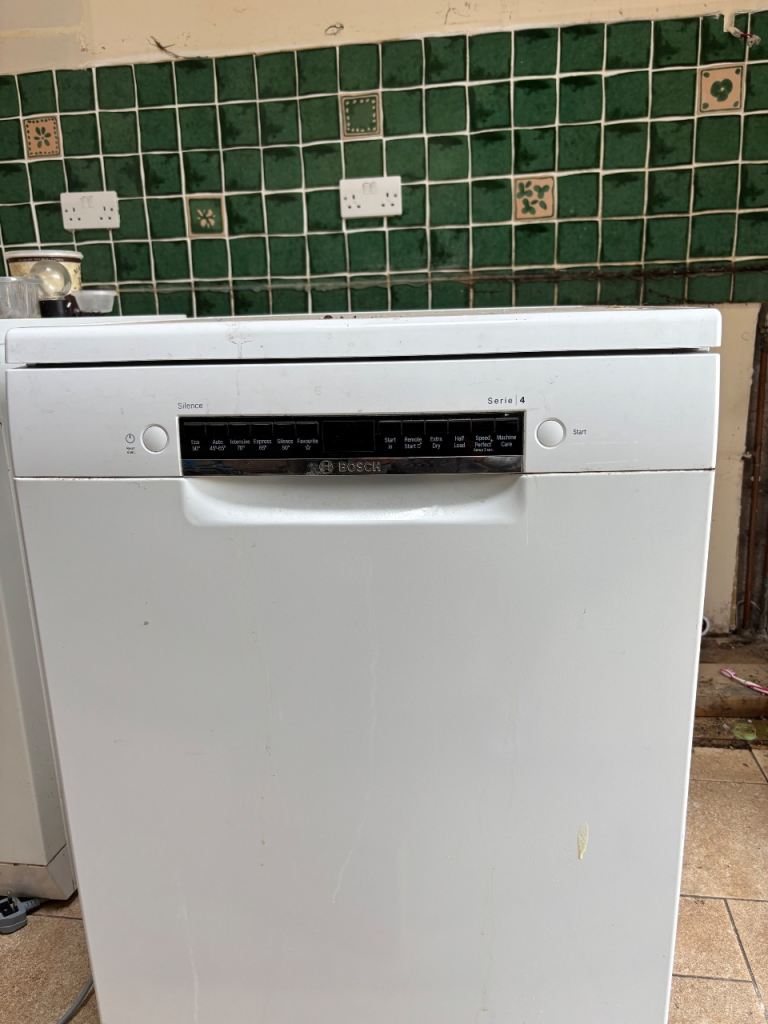 Bosch serie 4 Dishwasher – White, Good Working Order
