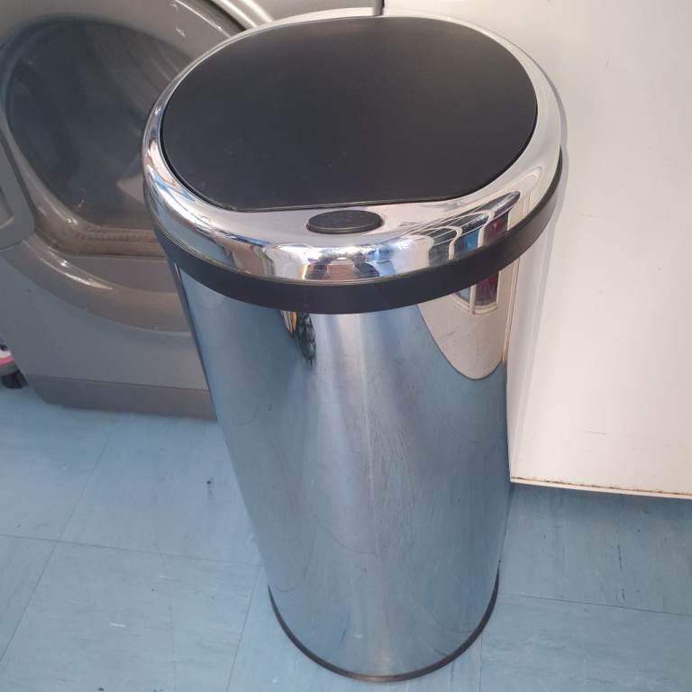 2 Stainless Bins , Press Button Top & Addis Normal Pedal With Liner , Good Condition, Clean. 