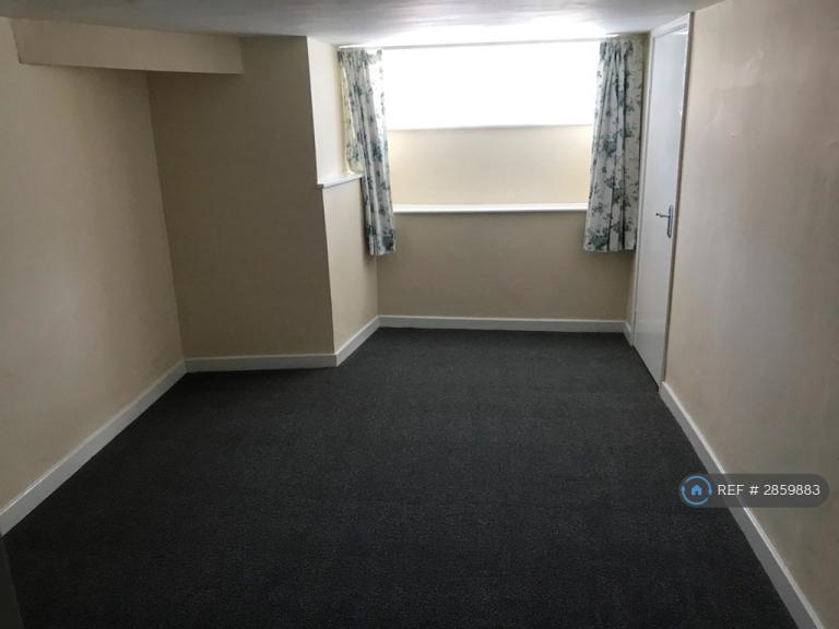 1 bedroom flat in East Parade, Harrogate, HG1 (1 bed) (#2859883)