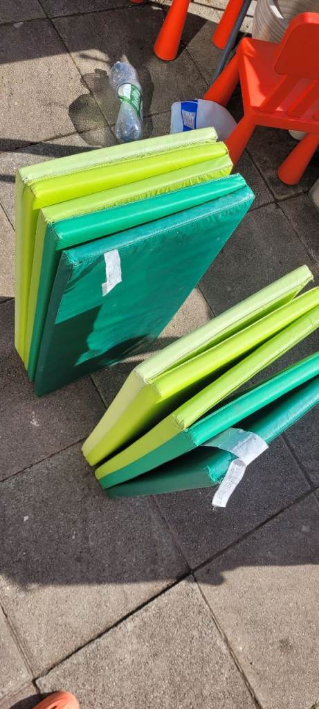 * 2 × FOLDING GYM MATS IN VERY GOOD CONDITION - YOGA PILATES FITNESS GYM EQUIPMENT CAMPING LEISURE