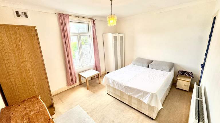 A place for rent all bills included in Croydon in south London 